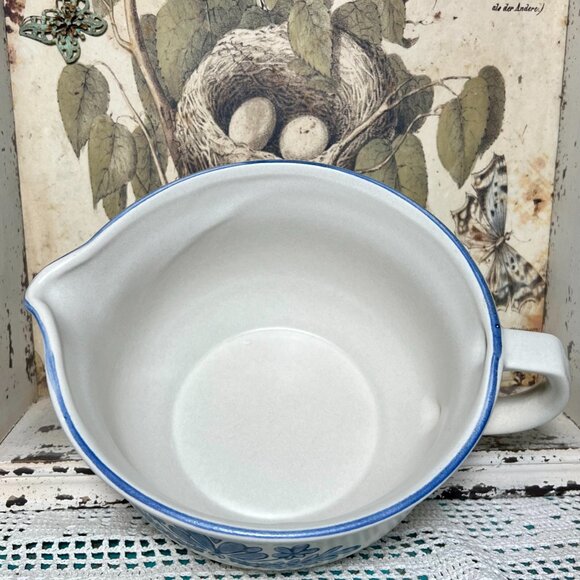 Pfaltzgraff Yorktowne 2 1/2 qt. Stoneware Batter Bowl with Pour Spout - Pfaltzgr - Picture 6 of 8